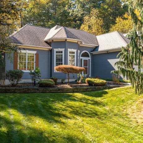 $629,900 10 Golden Cir, Southampton  exterior photo