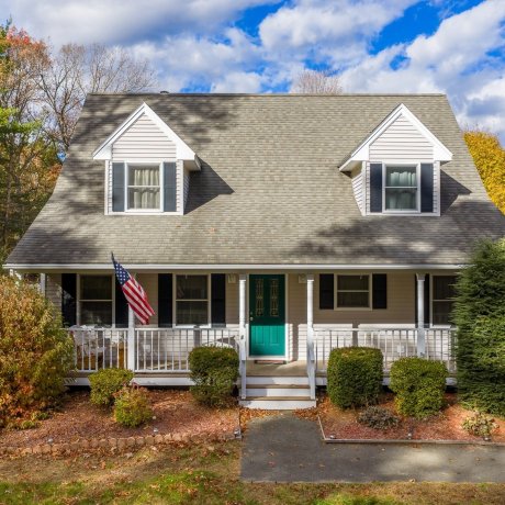 $550,000 1 Plain St, Easthampton exterior photo