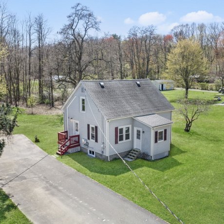 $399,900 30 Gunn Rd, Southampton exterior photo