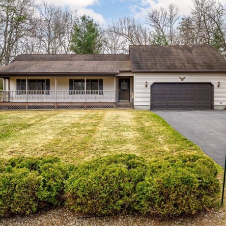 $499,900 11 Laurel Dr, Easthampton exterior photo