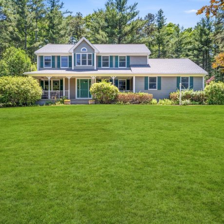 $699,500 5 Geryk Court, Southampton exterior photo