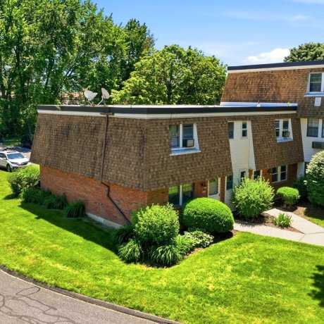 $299,000 80 Damon Rd U8111, Northampton exterior photo